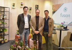 The sales team of Fusion colors, a company specialized in the production and sales of beautiful flower arrangement